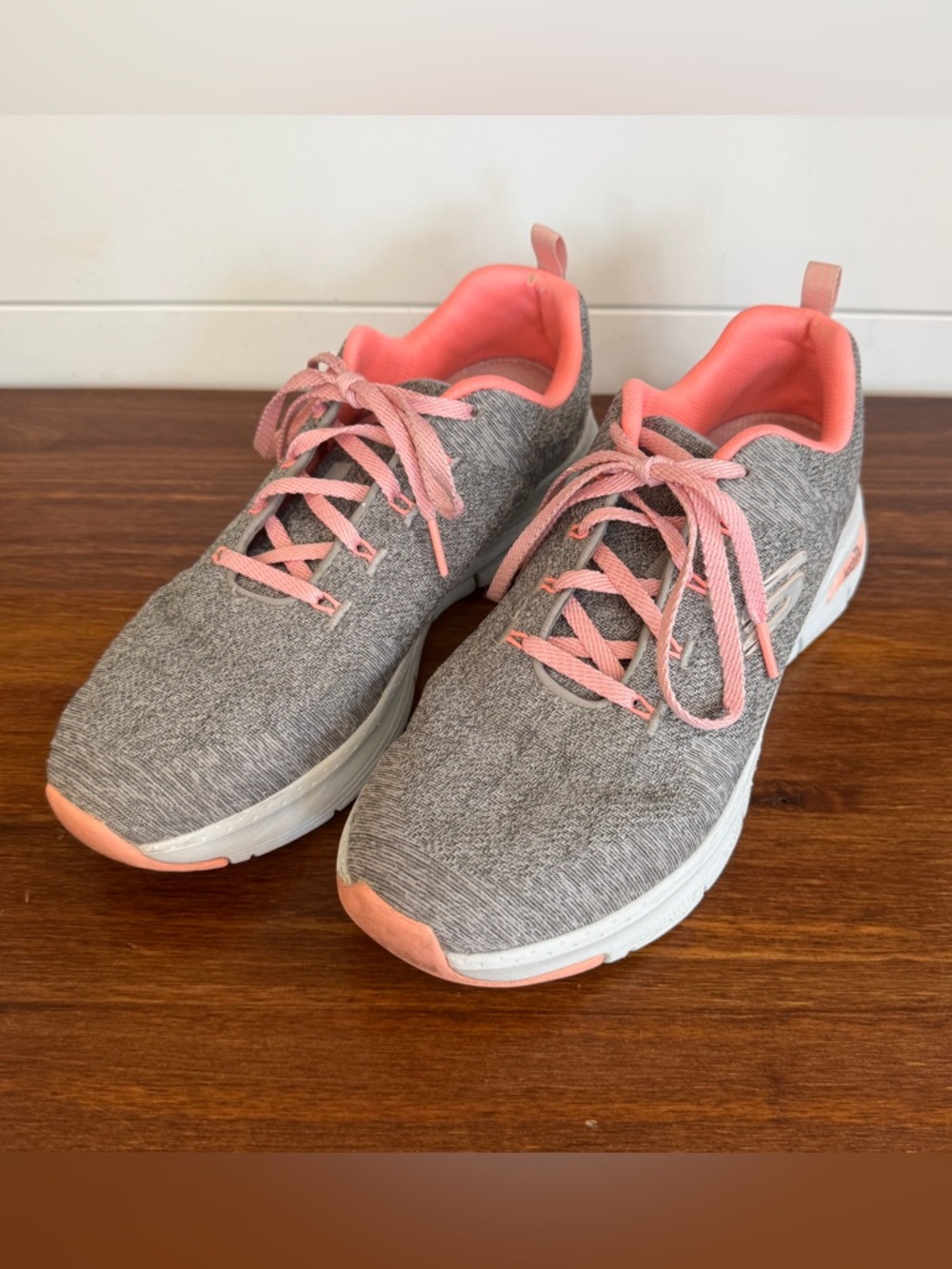 Skechers Arch Fit Sneakers Women’s Size 10 Gray Pink Comfort Walking - Picture 7 of 8